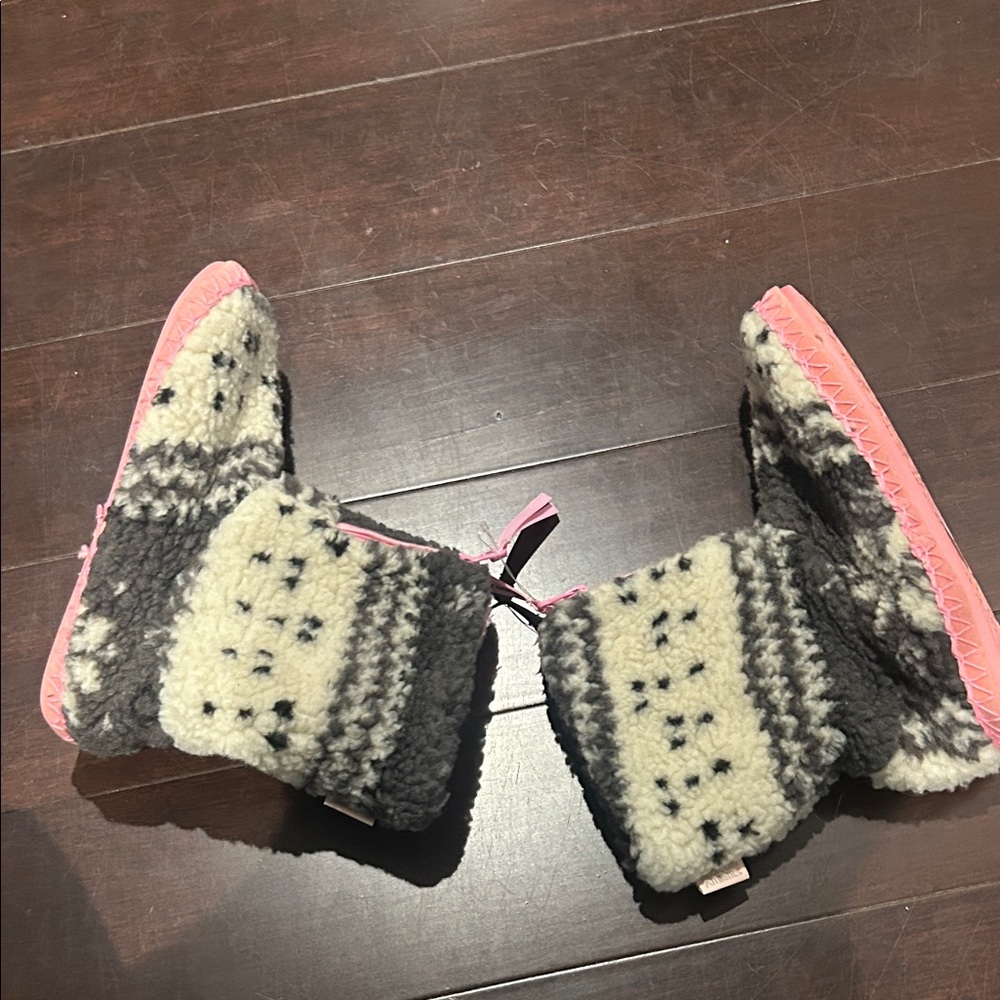 Cozy Knit Slippers with Pink Soles